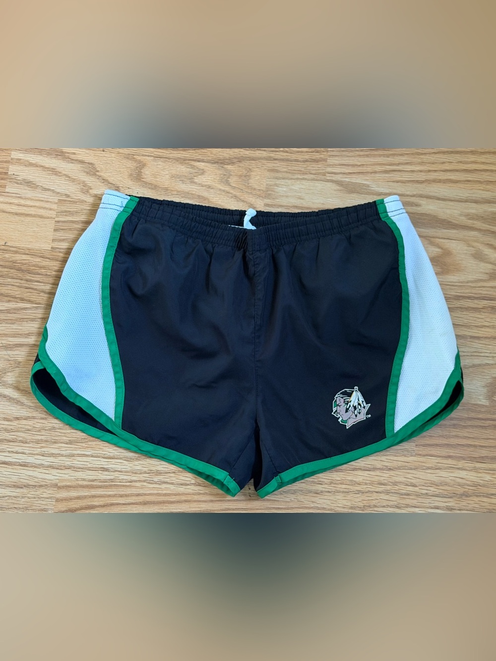 Vintage UND Fighting Sioux Women’s Running Shorts Size S Black Green